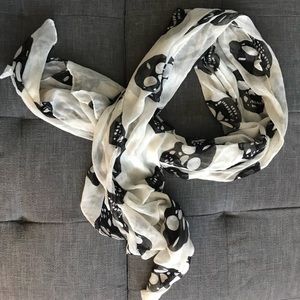 💀 Black and White Lightweight Skull Scarf 💀